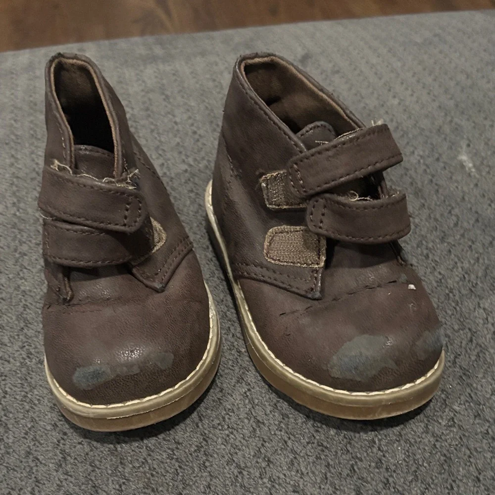 🟢10/$10 - Brown Kids Shoes with Velcro Straps